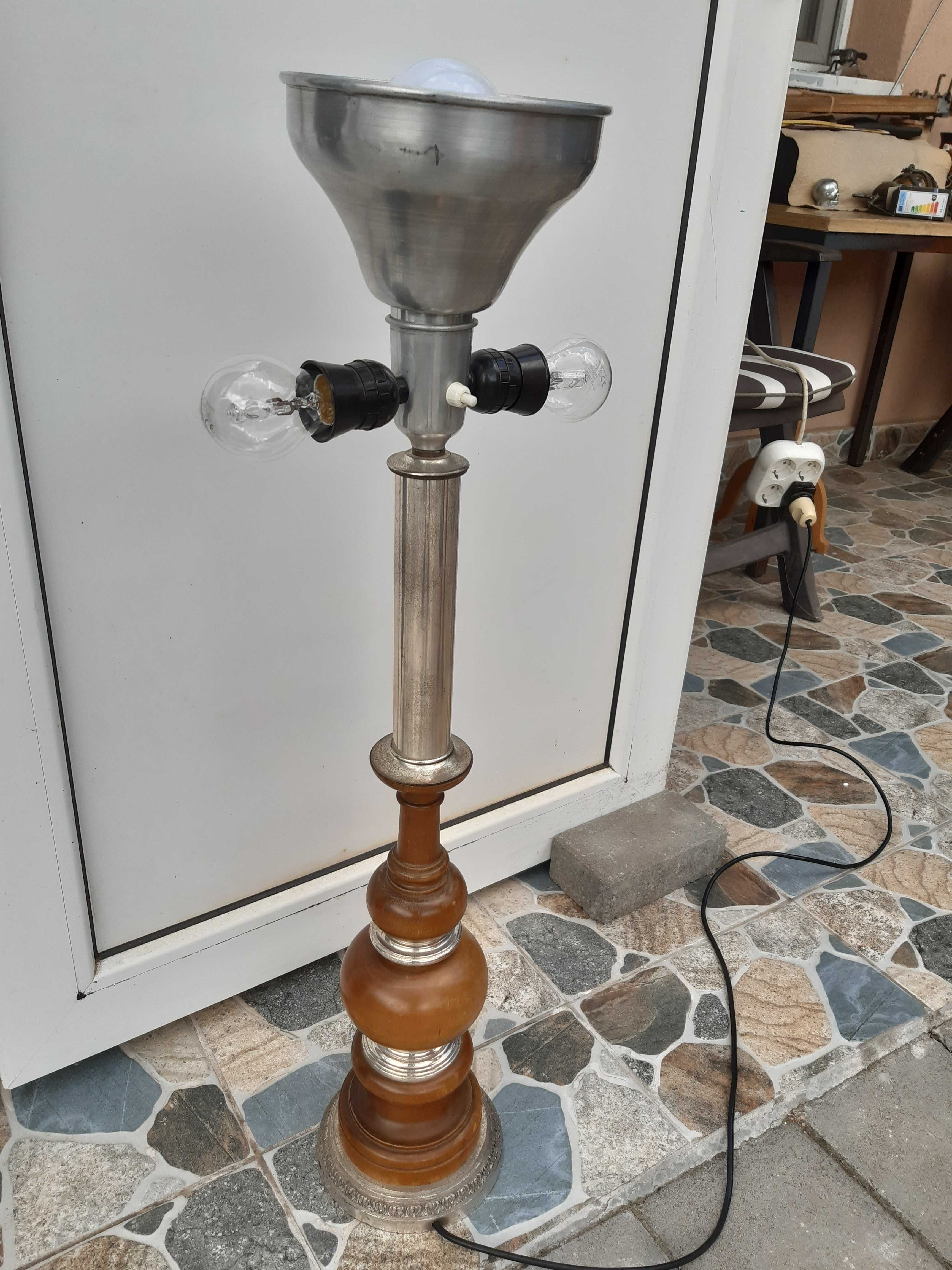 Lampa cu 3 becuri din aluminiu si lemn, inaltime 80cm