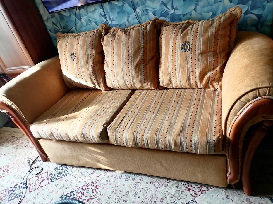 Продаю диван для гостиной. Б/у в отличном состоянии. Самовывоз