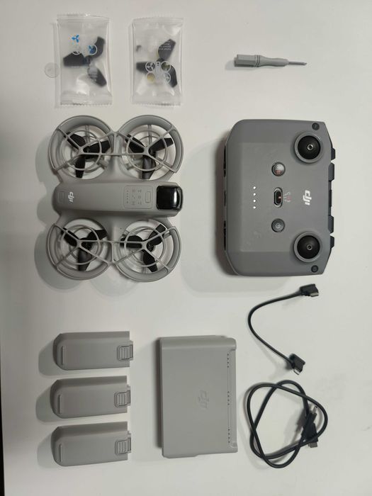 Drona DJI Neo Fly More Combo