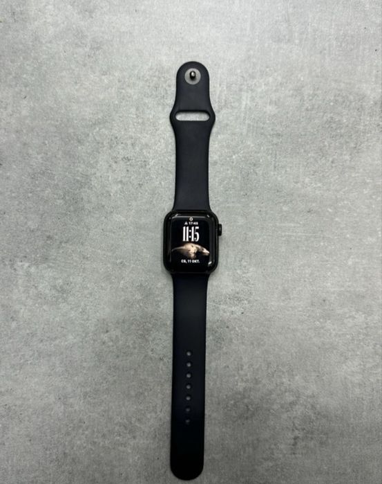 Продам часы apple watch se 2 40мм а отличном состоянии