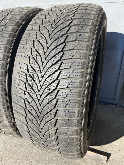 2 бр. зимни гуми 255/45/19 Nexen DOT 2623 7 mm