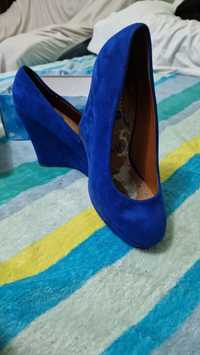 Pantofi albastri