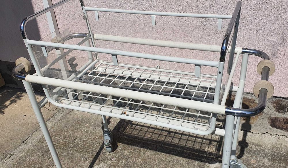 Carucior/patut bebelusi sau nou nascuti.
