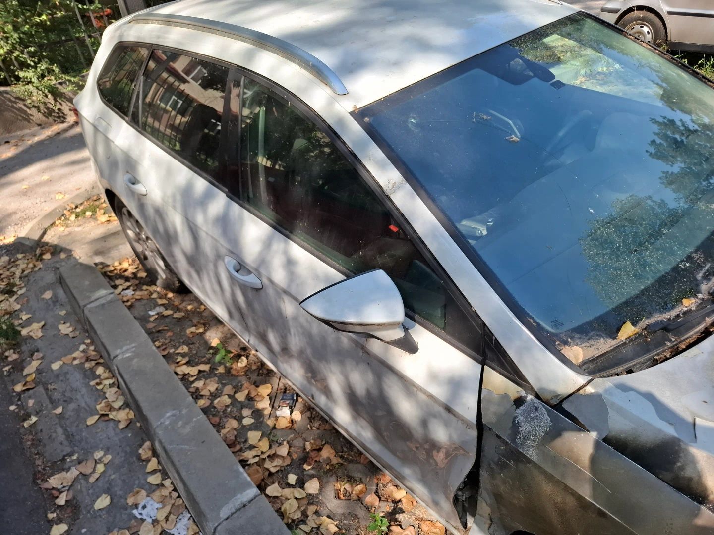 Seat leon 1.6 tdi an 2014/pentru recarosare,volan dreapta,dauna totala