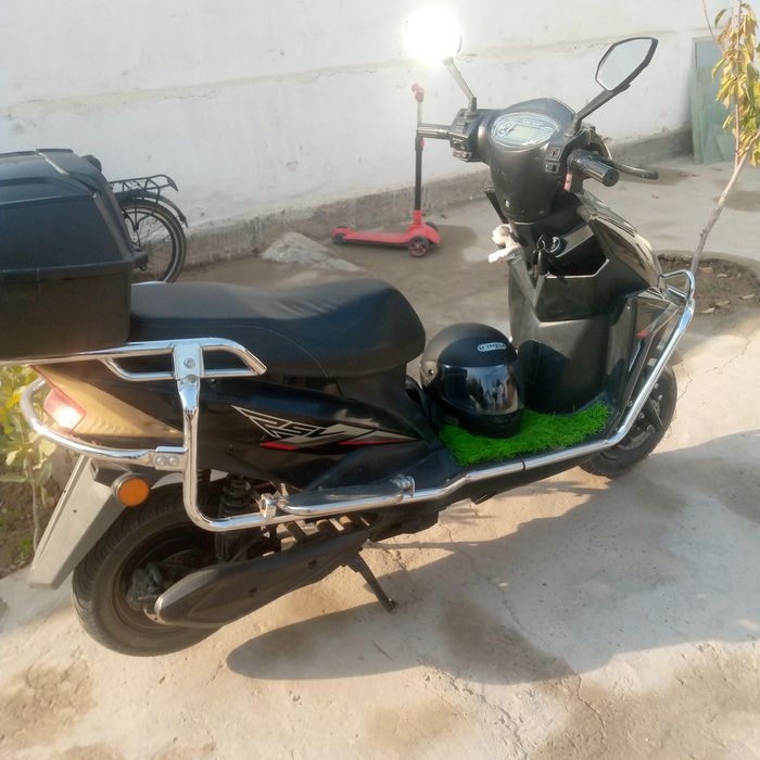 Skuter Tesla2 duga sotiladi