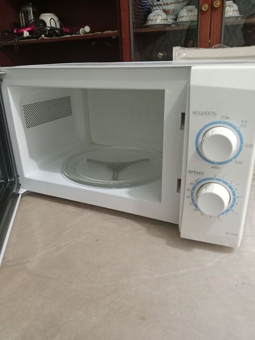 Продаётся микроволновка хорошо работает один месяц гарантия есть есть