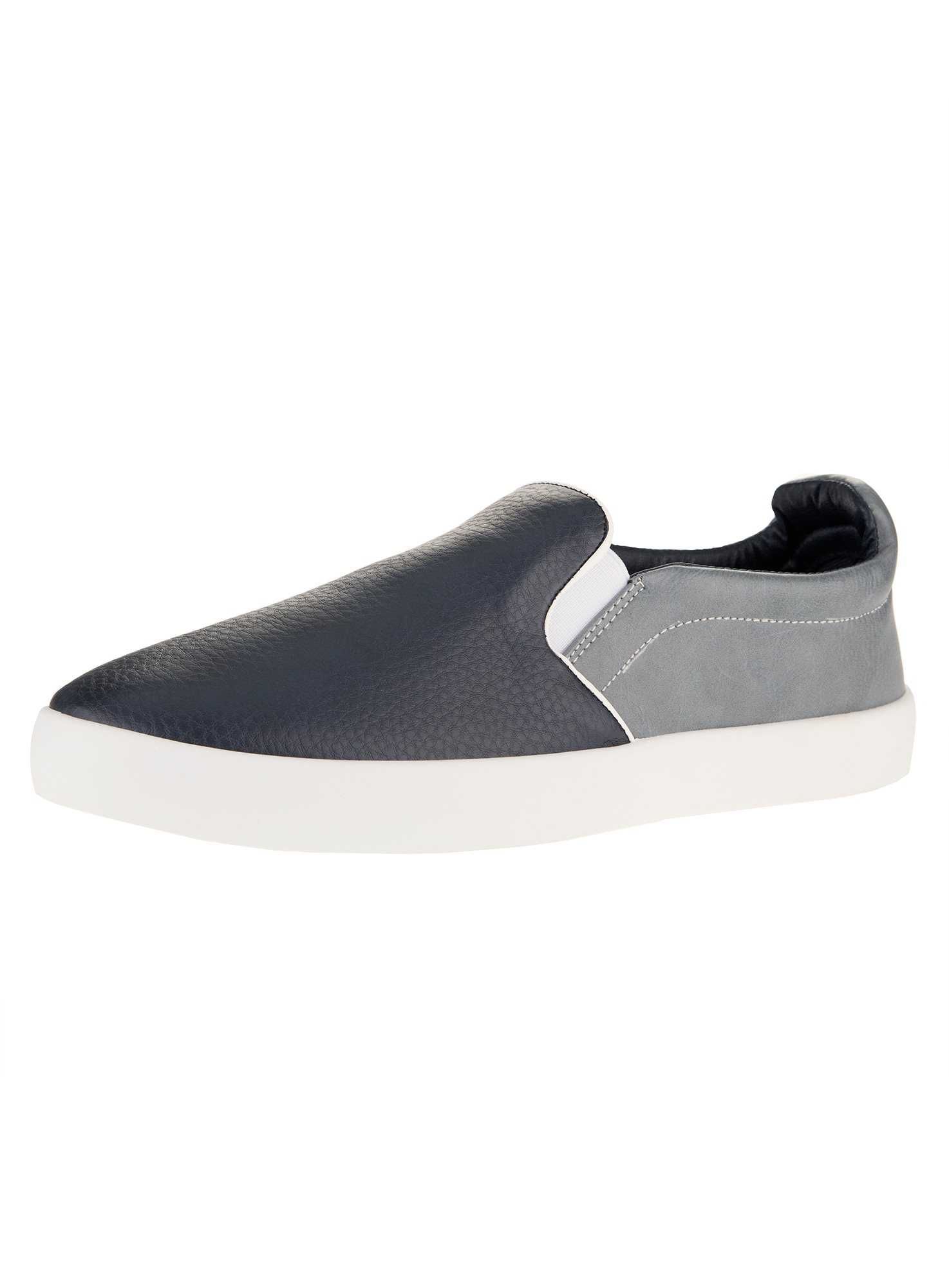 Vand sandale, adidasi, bascheti, tenisi, espadrile en-gross
