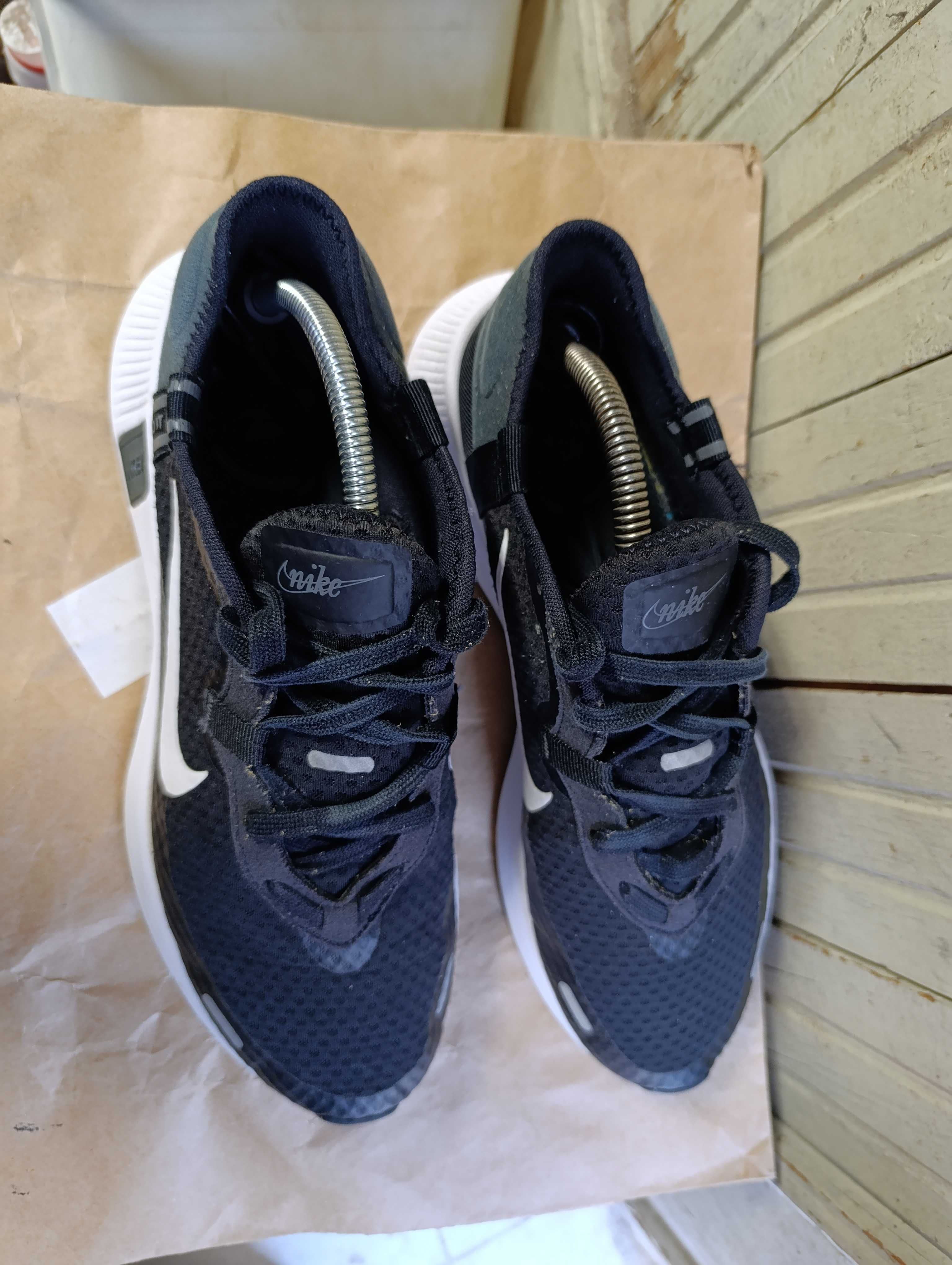 ''Nike Reposto''оригинални маратонки 44 номер
