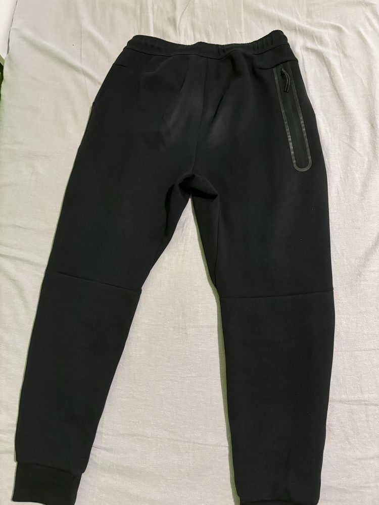 Pantaloni Nike Tech negri