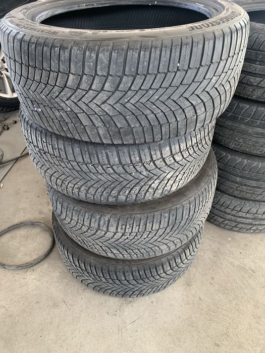 Всесезонни гуми Bridgestone 235/45/18