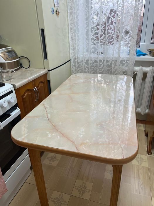 Стол кухонный прочный