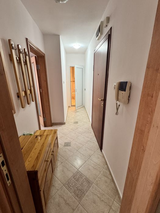 Спалня, хол с кухнерски бокс, две тераси, баня с тоалетна и мазе