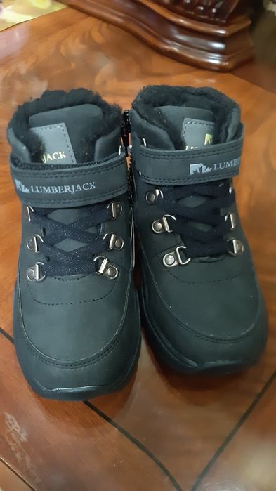 Продам ботиночки для мальчиков.