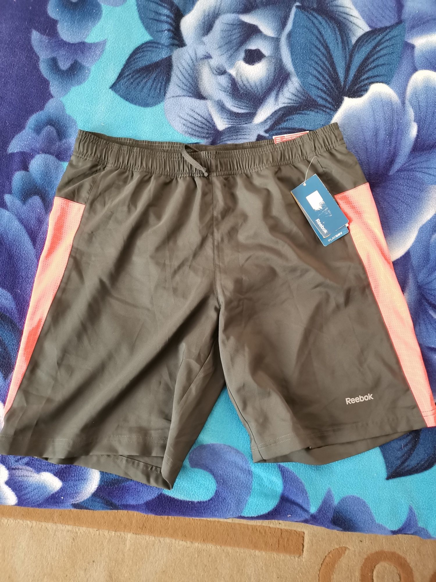 Pantaloni scurți Reebok mărime L