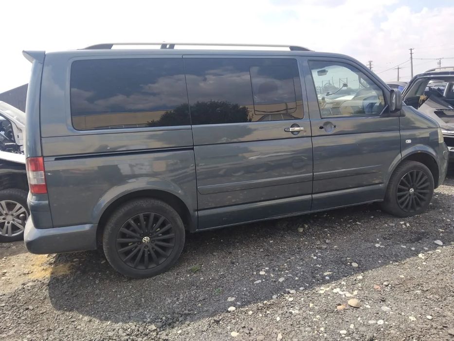 Dezmembrez Volkswagen T5 Multivan 2.5 TDI an 2004 AXE 170 cp