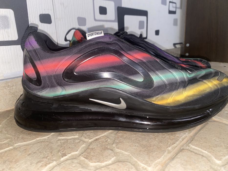 Nike air max 720 black nenon streaks