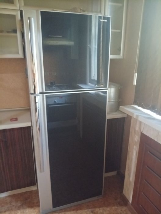 Продам срочно почти новый холодильник Toshiba