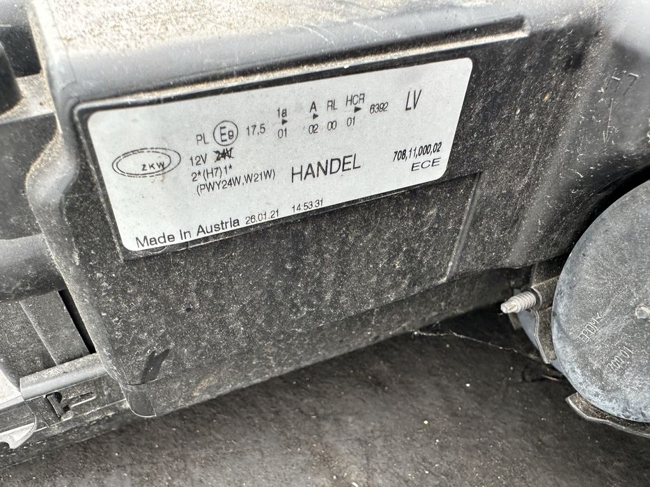 Десен или ляв Фар Audi Q3 8U 2012-2016 добро състояние 8U0941004