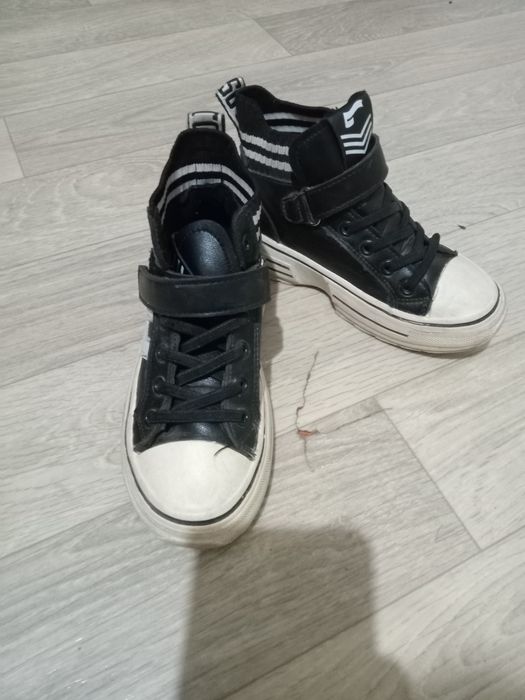 Продается детская обувь на осень