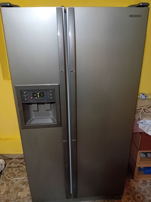 Vând frigider Samsung în stare foarte bună