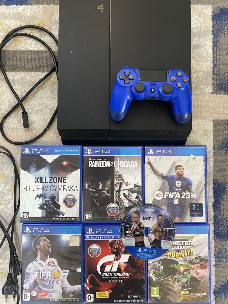 PS4 фат 800 гб памяти в отличнов состояние с одним 1геймпадом и7играми