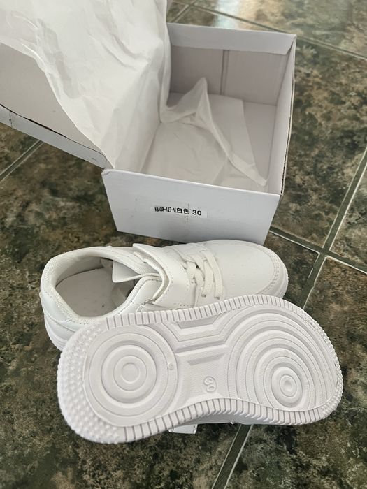 Adidasi albi noi nr 29-30