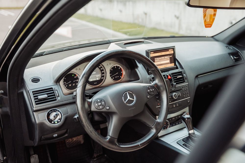 Mercedes-Benz C- Class w204