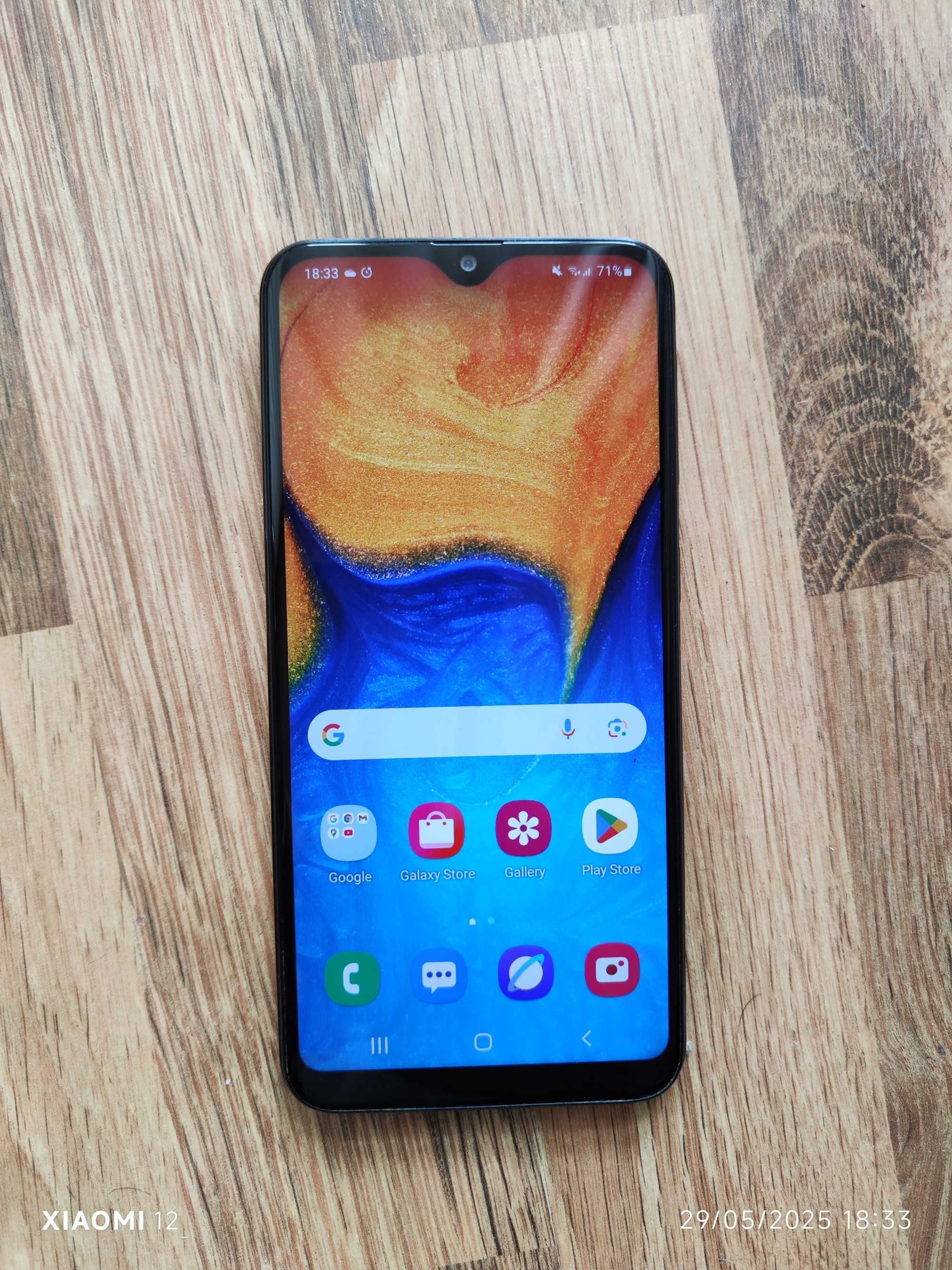 Мобилен телефон Samsung Galaxy A20e пълен комплект, безупречен