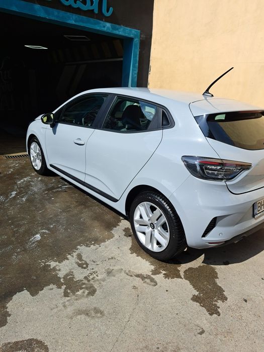 Renault clio rja sau schimb  prețul este 17.500 euro l