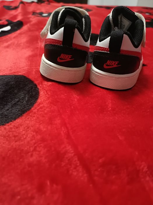 Adidași bebe Nike