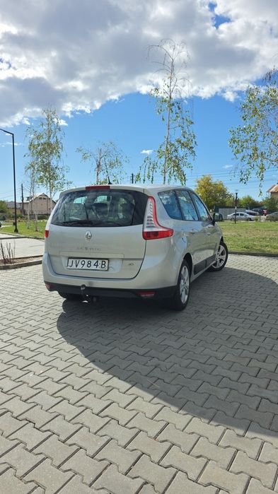 Renault Grand Scenic 

Motor 1.5 Dci

Cutie manuala 6+1 trepte

Km:265