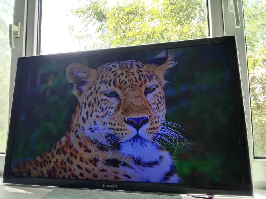 Большой Самсунг-106см.SMART WIFI  T2