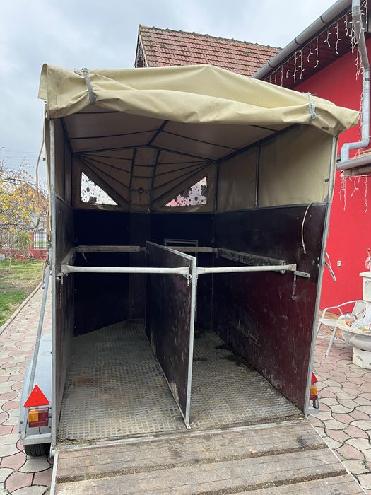 Vând remorcă transport animale - 2 tone