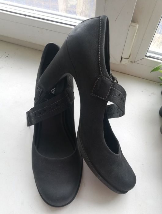 Продам черные туфли