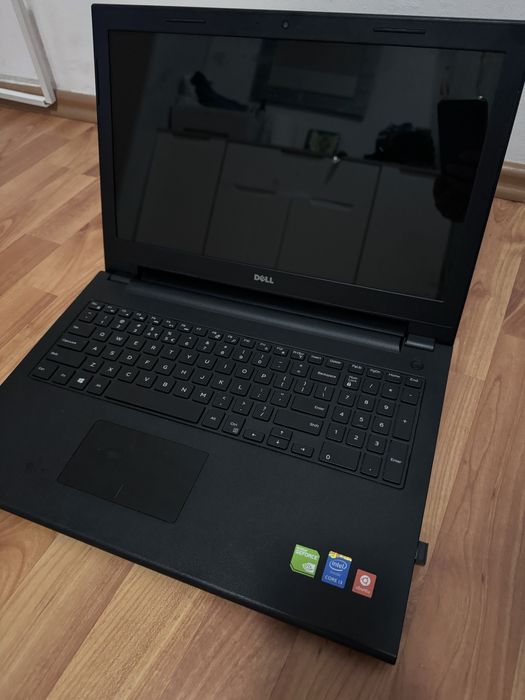 Laptop Dell, in stare foarte buna