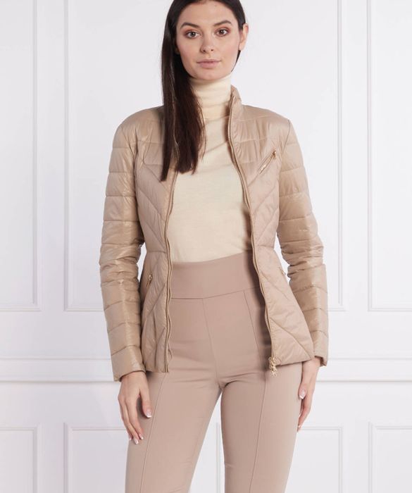 Страхотно олекотено яке на Patrizia Pepe