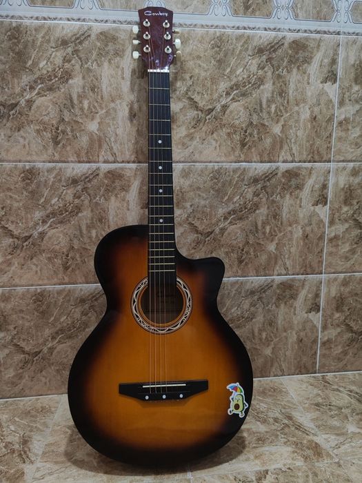 Продам гитару ..