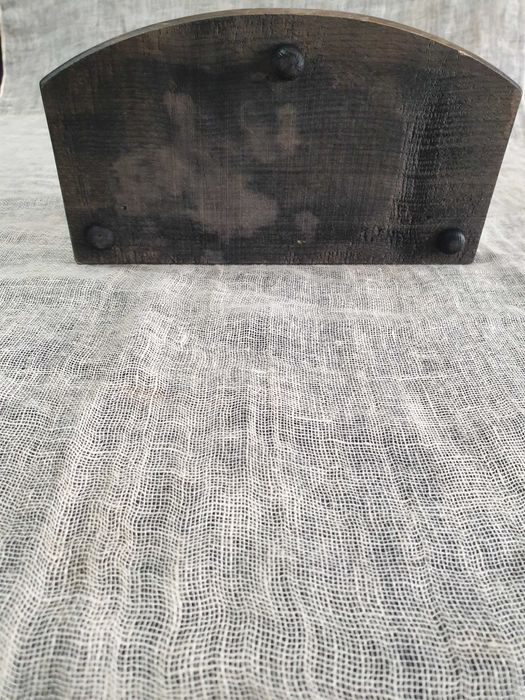 Антична бронзова везна и Порцеланов   буркан за бисквити