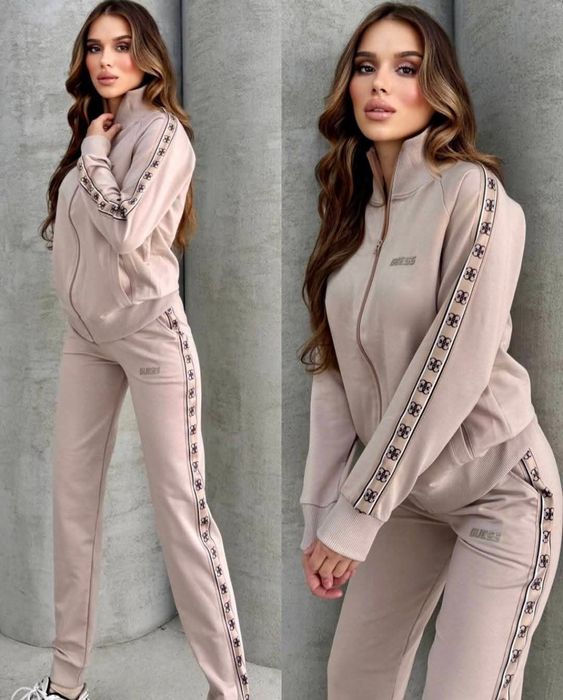 Дамски спортни комплекти