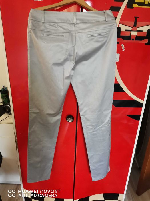 Дамски сив леко сатениран панталон!