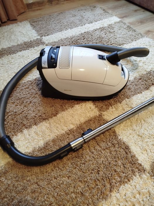 Прахосмукачка Miele s8340