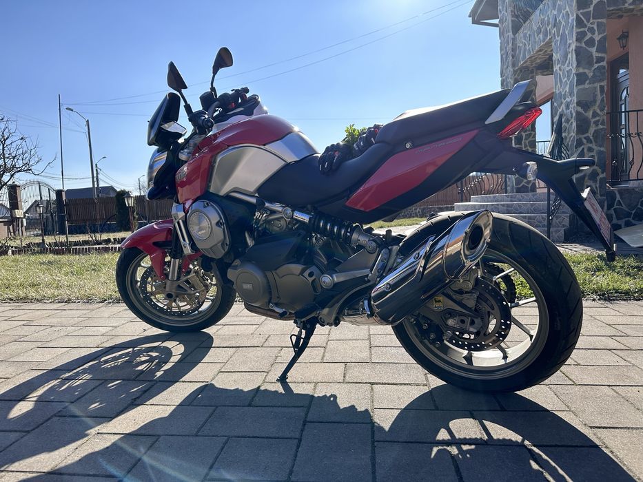 Aprilia mana 850 CVT( cutie automata) ca la scuter