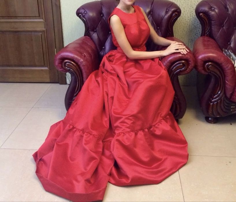 Вечернее платье бренда Наиль Байкучуков