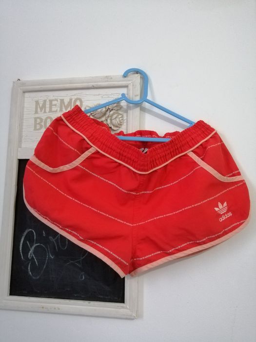 Pantaloni scurti Adidas model vechi retro dama marimea 36 S