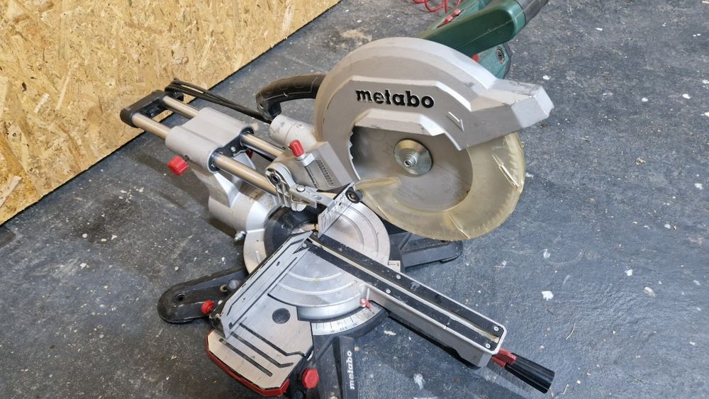 Circular stationar / pendula metabo 255mm
