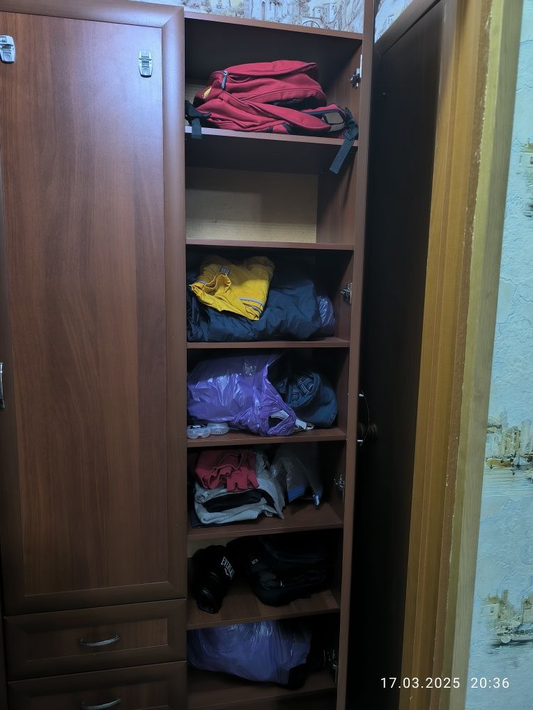 Продаем  шифонер