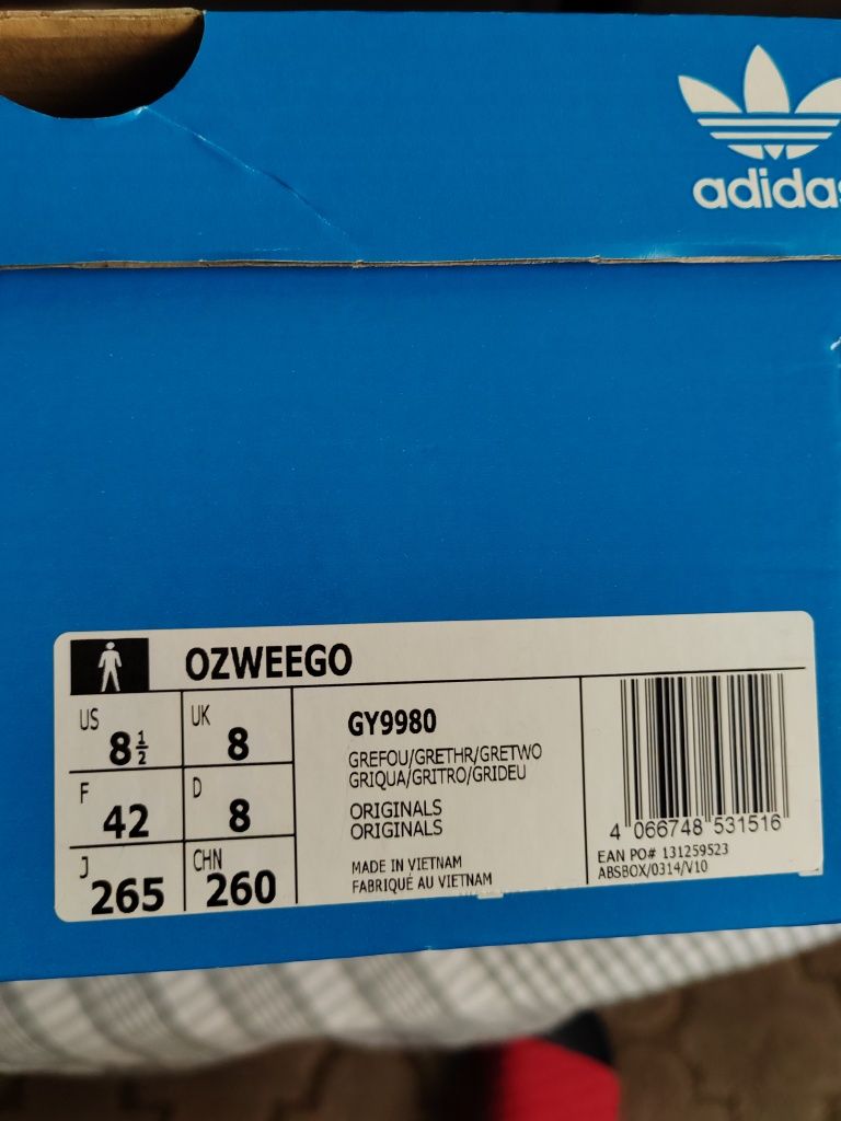 Adidas ozweego noi.