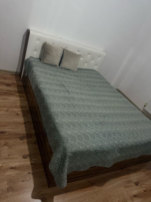 Продаю кровать двуспальный