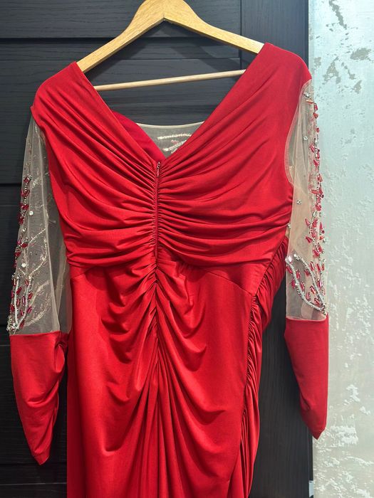 Рокли официални червен цвят