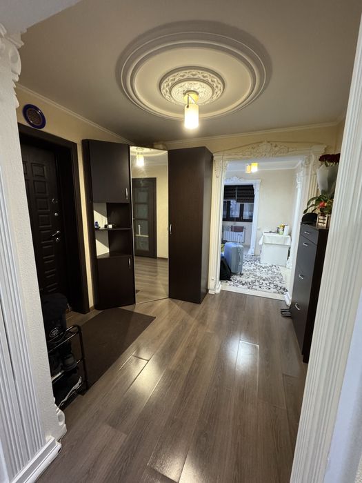 Продам 3-х комнатную квартиру 8 микрорайон